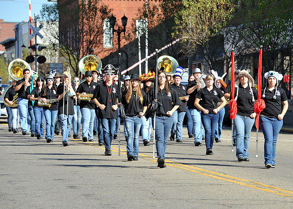 092714jr COS CHS HC Parade-1